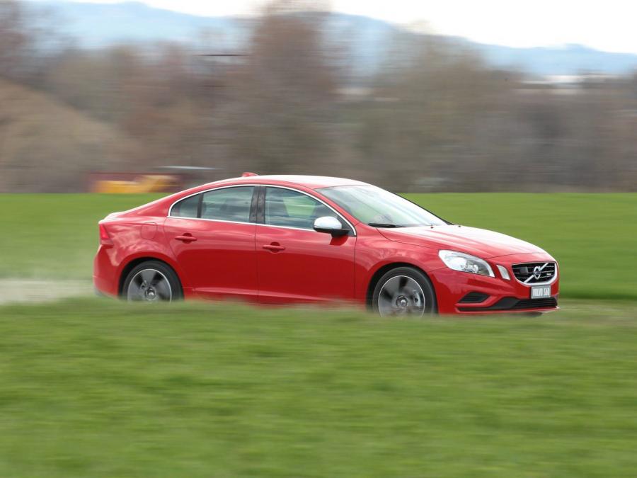  Volvo S60 R-Design 2010 года  (фото 13 из 27)